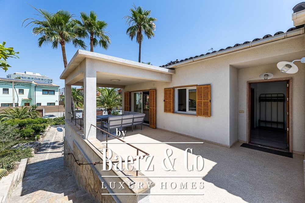 Exclusive Villa with Vacation License in Arenal area, Palma image
