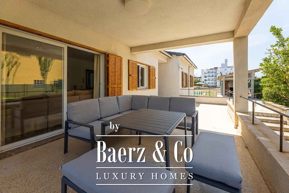 Exclusive Villa with Vacation License in Arenal area, Palma image