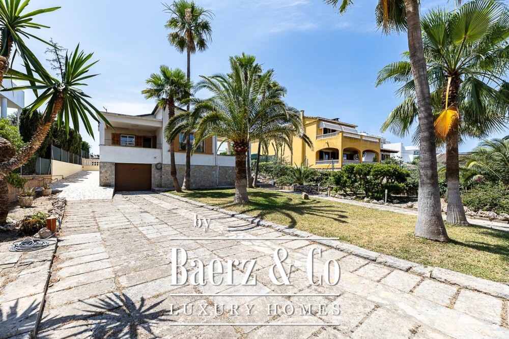 Exclusive Villa with Vacation License in Arenal area, Palma image