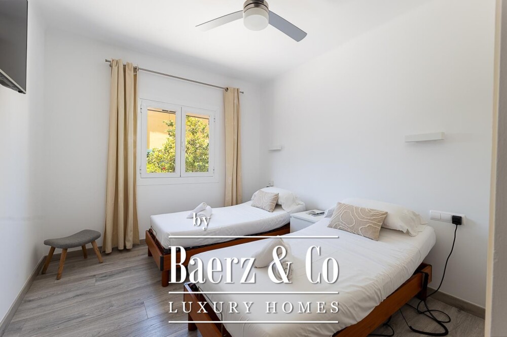 Exclusive Villa with Vacation License in Arenal area, Palma image