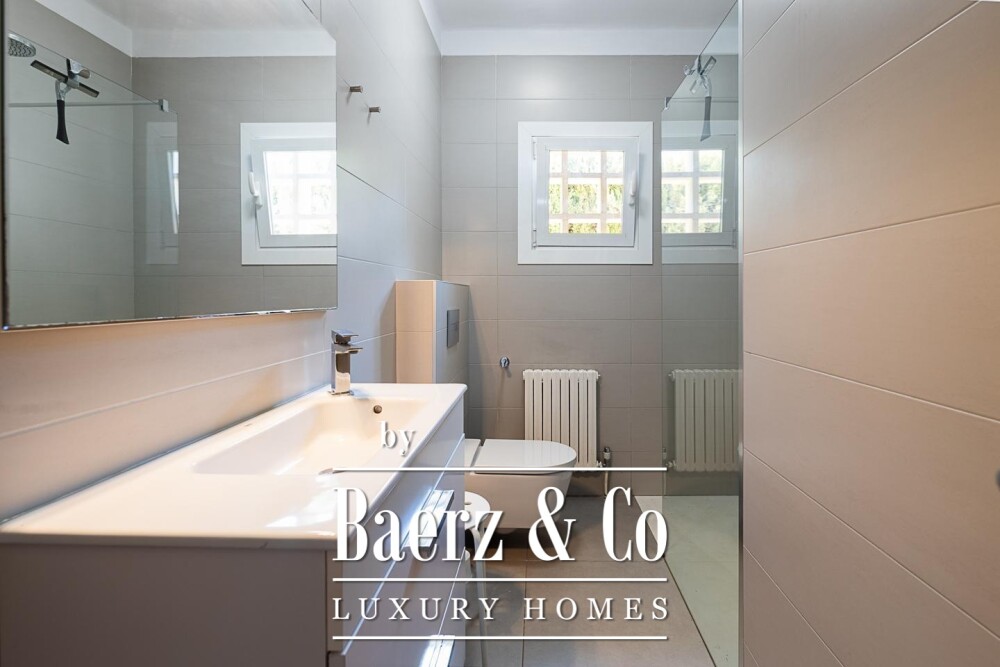 Exclusive Villa with Vacation License in Arenal area, Palma image