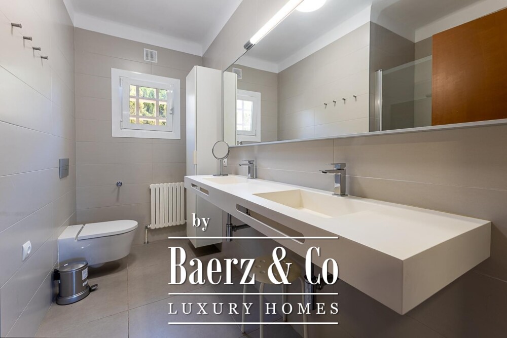 Exclusive Villa with Vacation License in Arenal area, Palma image