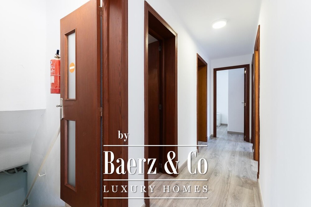 Exclusive Villa with Vacation License in Arenal area, Palma image