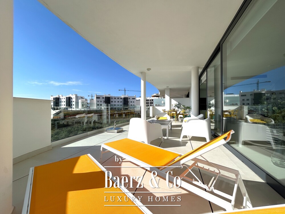 Contemporary Apartment with Sea Views, Higuerón West image