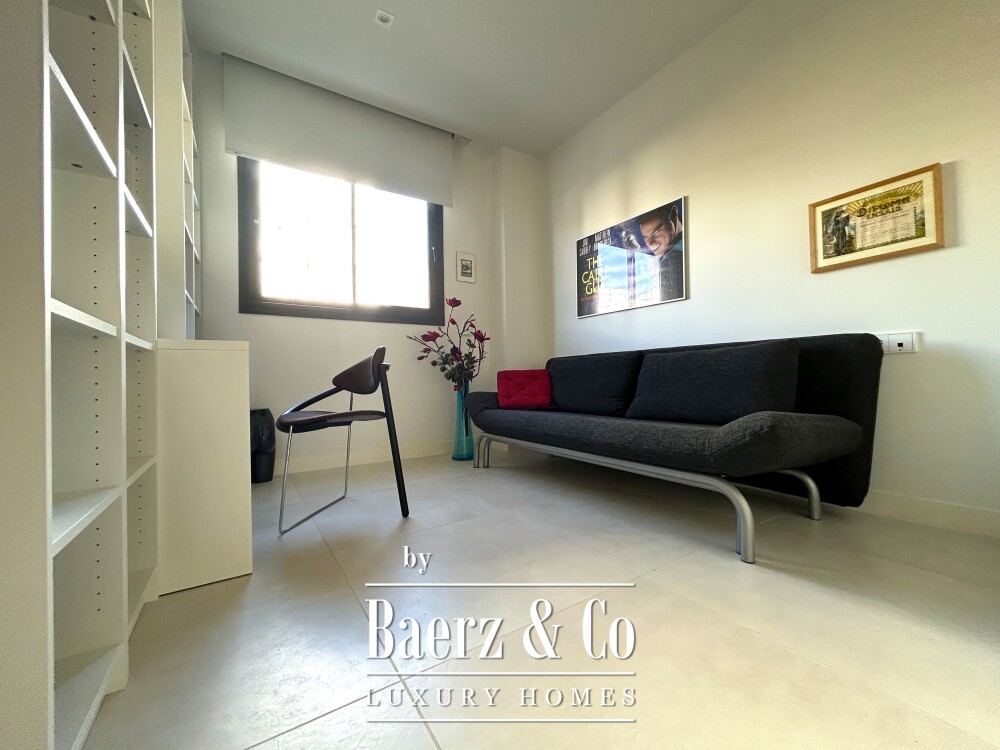Contemporary Apartment with Sea Views, Higuerón West image