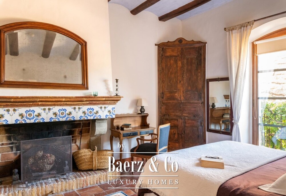 Historic Palace with Hotel Licence in Monells image