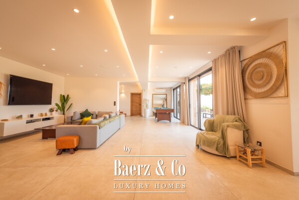 photo 10 Luxury 7-Bedroom Villa for Sale in Draguignan – 263 sqm with Garden, Swimming Pool, Garage & Guest House