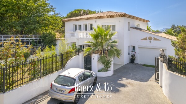 photo 11 Fréjus – Stunning 172 m² Villa for Sale 4 Bedrooms | Pool & Jacuzzi | Secure Private Estate