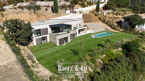 photo 3 Grimaud — Sea-View Luxury Villa with Five Bedrooms and Pool